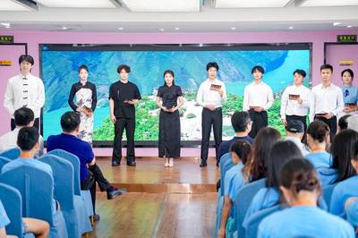 大美長江穿越古今 十二時(shí)辰詩歌朗誦會踏浪而來